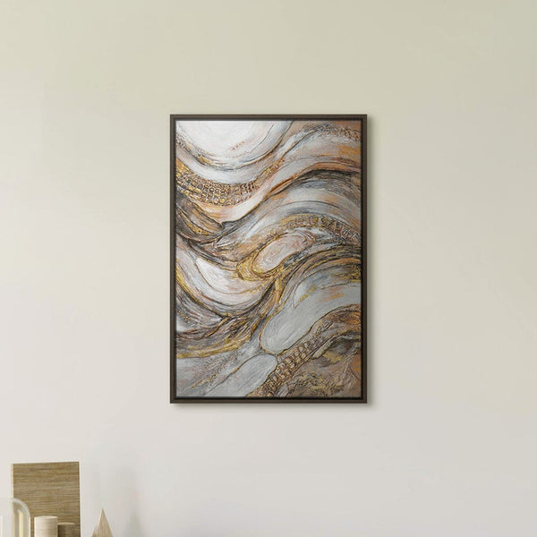 Abstraktes Marmorbild „Marmorfluss" im modernen Wohnzimmer – elegante Wanddeko in Gold und Grau