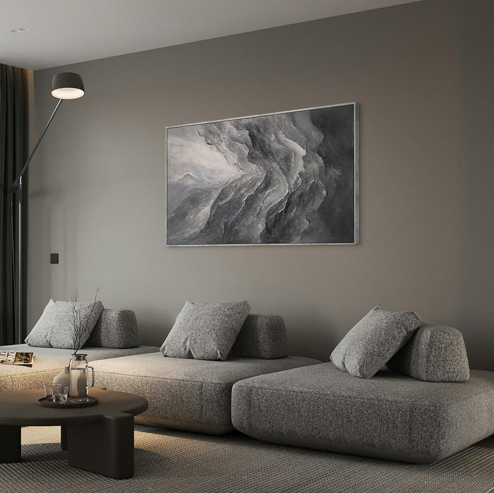 Abstraktes Leinwandbild in Grau- und Anthrazittönen im modernen Stil im Wohnzimmer