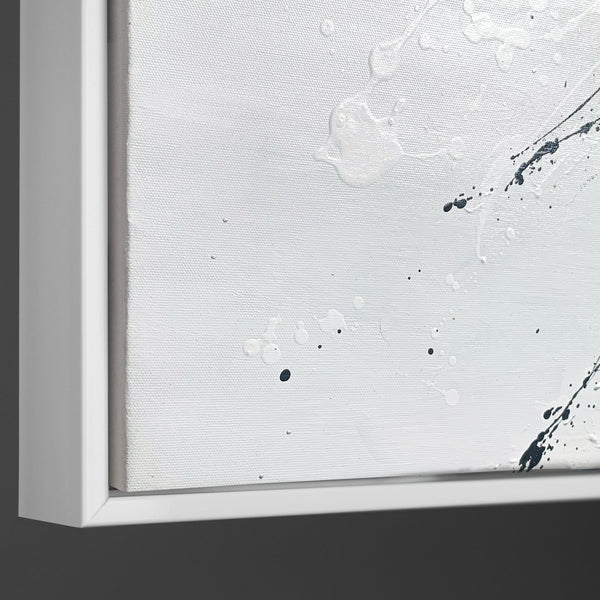 Abstraktes Leinwandbild mit Rahmen „Energie der Linien“ – monochrome Kunst mit Gold