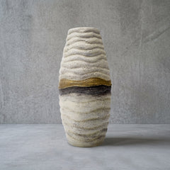 Keramik bodenvase wohnzimmer handbemalt in Creme mit Goldband, 21 cm