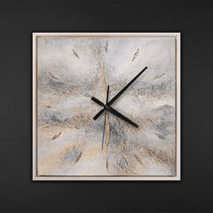 Handgemalte elegante Wanduhr mit goldener Abstraktion – 35×35 cm