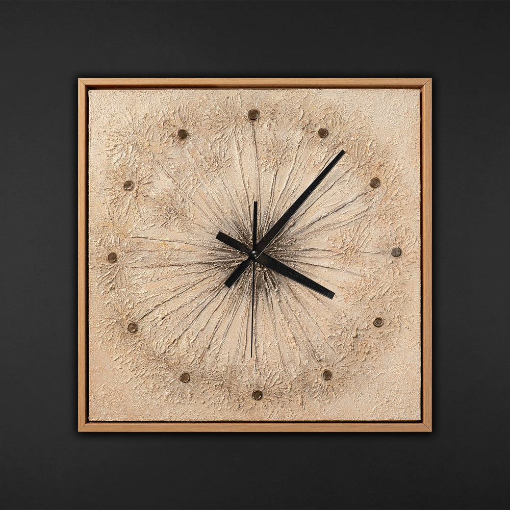 Handgemalte hochwertige Designer Wanduhr – Pusteblume in Beige – 35×35 cm