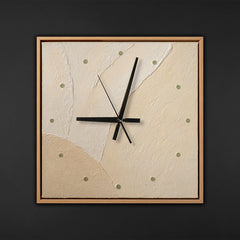 Ausgefallene Wanduhr lautlos – Handgemalte Abstraktion Beige/Natur, 35×35 cm