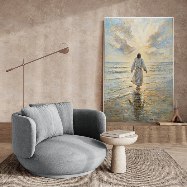 Abstraktes Leinwandbild mit Figur im modernen Wohnzimmer
