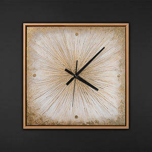 Designer Wanduhr Gold lautlos – Handgemalte Abstraktion mit Goldstruktur, quadratisch