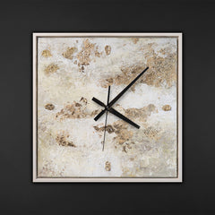 Wanduhr modern quadratisch – Lautlose Designer Wanduhr in Beige und Gold mit weißem Rahmen