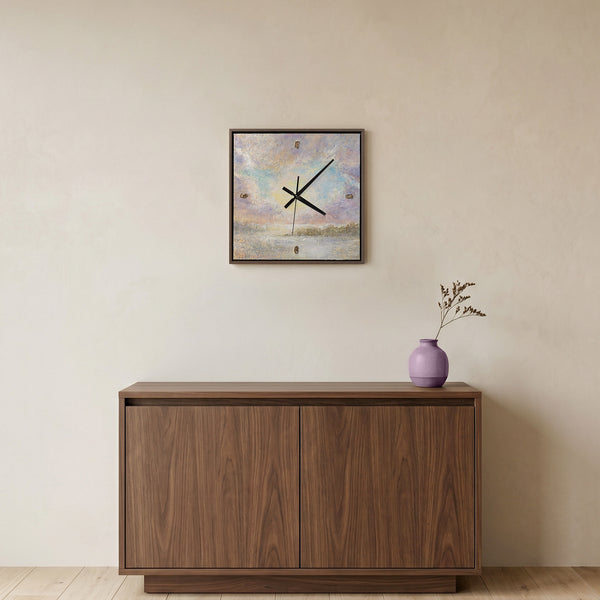 Ausgefallene Wanduhr lautlos – Handgemalter Sonnenaufgang Lavendel & Gold, quadratisch